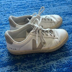 Veja Campo Sneaker Size 8/ EU 39